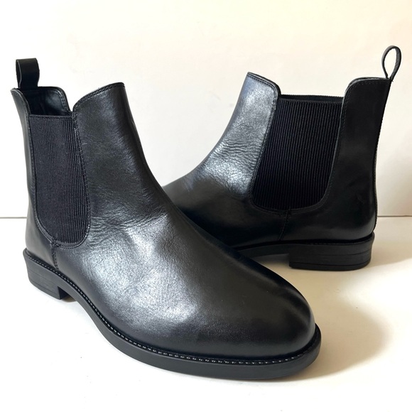 ELLOS Black Leather Block Heel Chelsea Pull On Ankle Booties 11WW - Picture 1 of 15